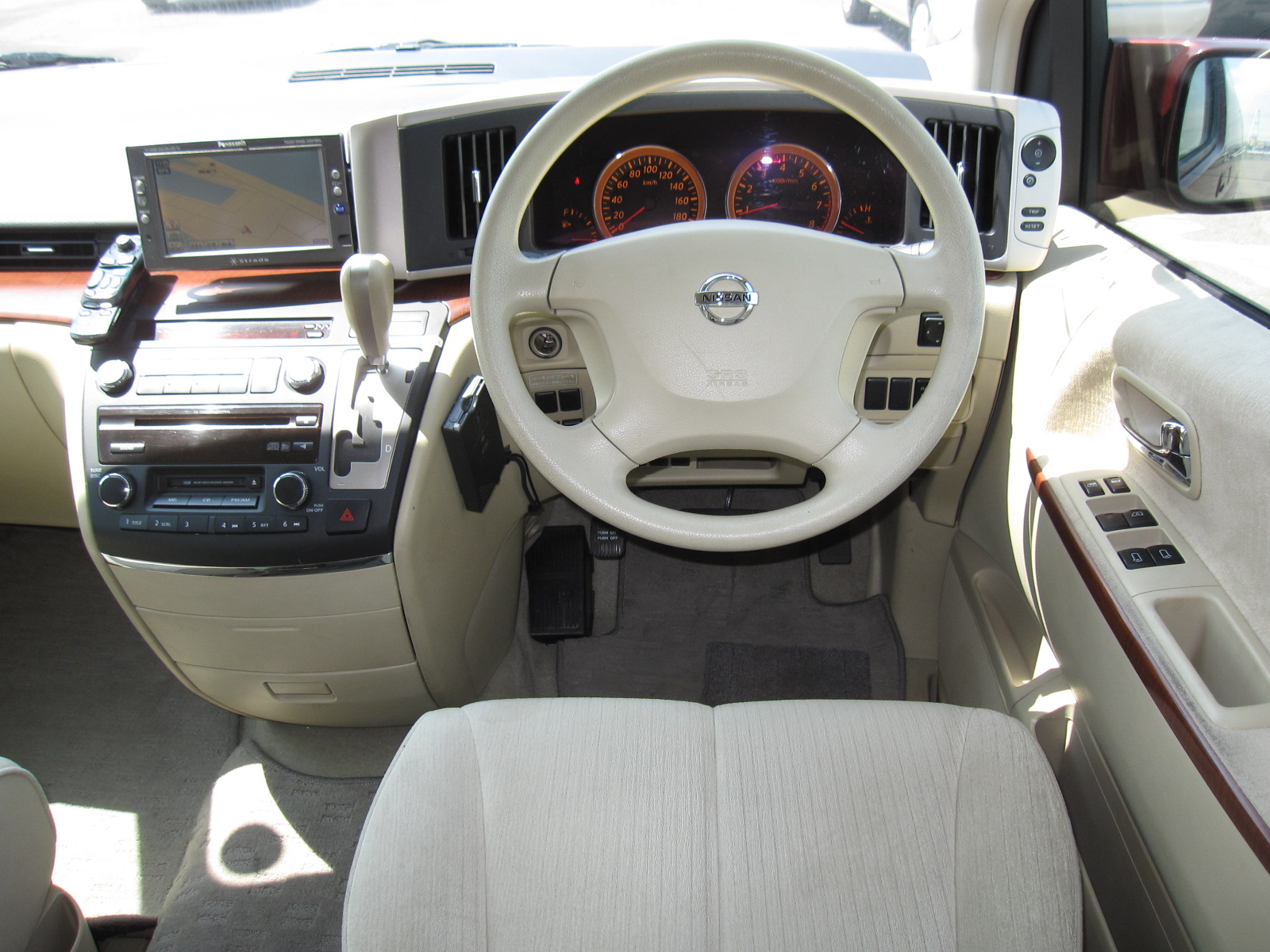 Nissan Elgrand 2013